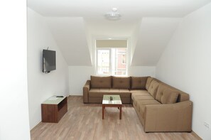 Senior Apartment | Living area | Flat-screen TV - Apartments Massimo (Sarajevo)