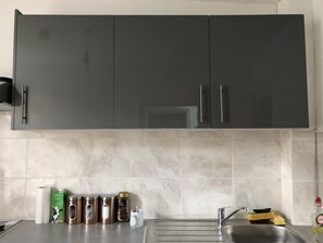 Basic Room, 1 Double Bed | Shared kitchen | Mini-fridge, microwave, toaster - Leman House (London)