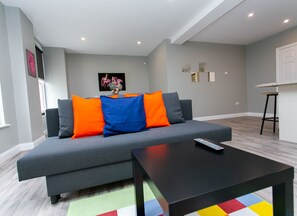 Appartement Premium, vue ville | Coin séjour | TV connectée, Netflix