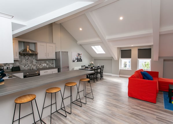 Superior Apartment, City View | Living area | Smart TV, Netflix