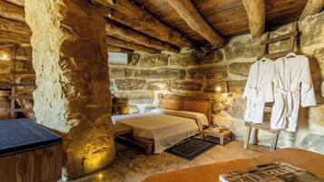 Deluxe-Suite | Hochwertige Bettwaren, Daunenbettdecken, individuell dekoriert