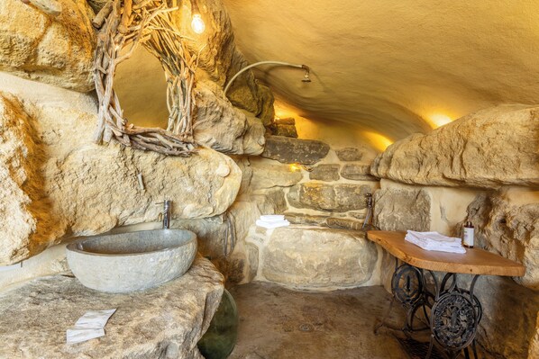 Deluxe Suite | Bathroom