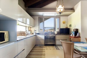 Fridge, electric kettle - ECO Villa Belena in Archanes Crete (Επάνω Αρχάνες)