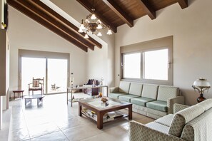 Flat-screen TV - ECO Villa Belena in Archanes Crete (Επάνω Αρχάνες)