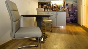Classic Studio (New York) - Gajeva 4 (Zagreb)