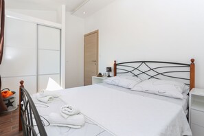 Familieleilighet, sjøutsikt (A3) | Blendingsgardiner, barnesenger (inkludert) og wi-fi (inkludert)