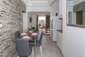 Family Apartment, Sea View (A3) | Living area | LCD TV - Apartments Bruno (Okrug)