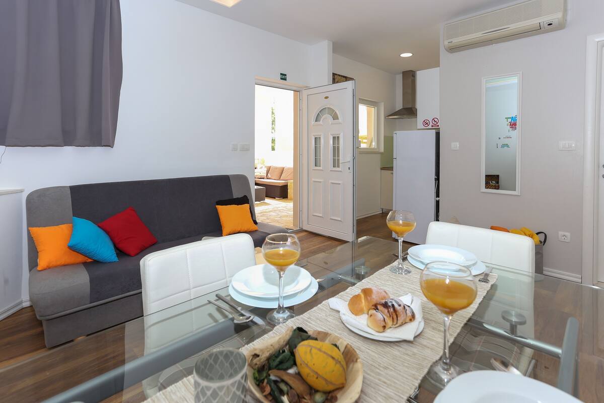 Family Apartment, Garden View (A5) | Living area