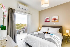 3 bedrooms, iron/ironing board, internet