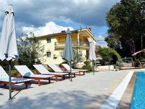 Outdoor pool, free pool cabanas, pool umbrellas