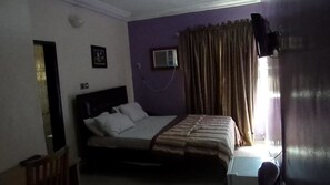 Blackout drapes, iron/ironing board, free WiFi, bed sheets - Cristabol Apartments (Lekki)