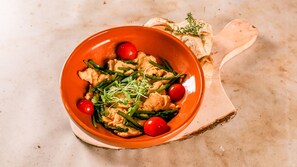 A bowl of food with vegetables and sprouts on a wooden board. - Deluxe Ploech (Rijeka)