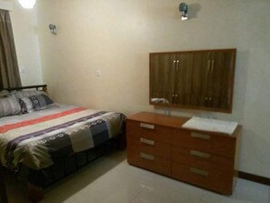 Familjelägenhet | Skrivbord, strykjärn/strykbräda, gratis wi-fi och sängkläder