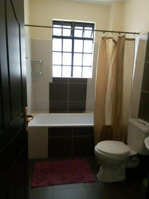 Family Apartment | Bathroom | Combined shower/tub, towels - Westlands Heights (Nairobi)