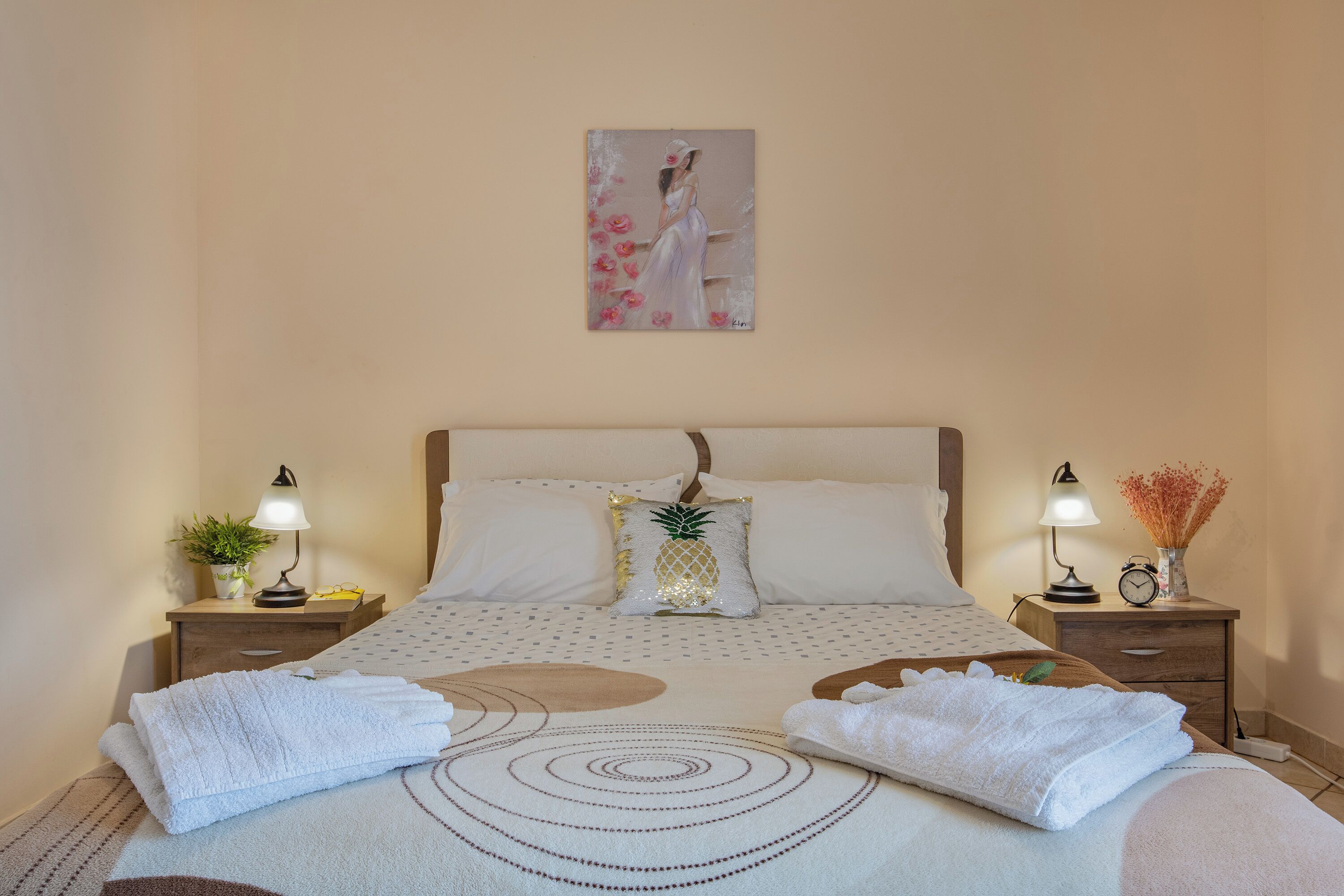 2 Schlafzimmer, Schreibtisch, Bügeleisen/Bügelbrett, Reisekinderbett