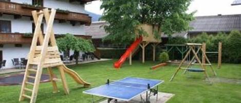 子供用の遊び場 - 屋外
