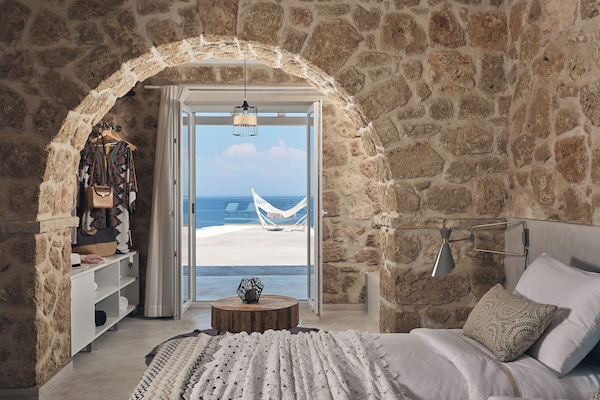 4 bedrooms, in-room safe, desk, soundproofing