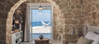 Arismari Luxury Villas - 4 makuuhuoneen huvila meren rannalla, oma uima-allas