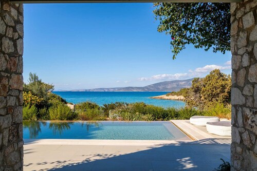 Villa Iris-Luxusvilla am Strand mit Pool