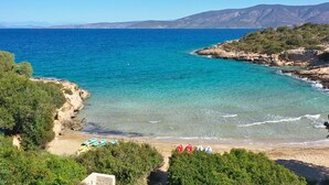 Plage, chaises longues, serviettes de plage