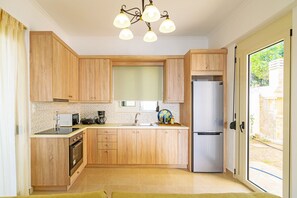 Fridge, microwave, oven, dishwasher - Aprhodite villa, Private Pool, Near Amenities (Rethymno)
