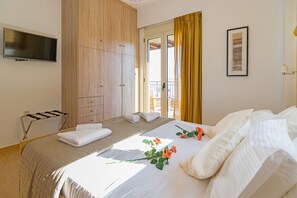 2 chambres, coffres-forts dans les chambres, fer et planche à repasser