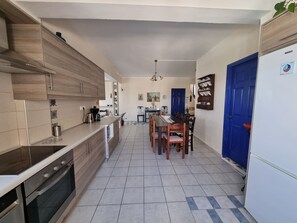 Fridge, microwave, oven, stovetop - Villa Grabella Amazing sea view and swimming pool (Πιτσίδια)