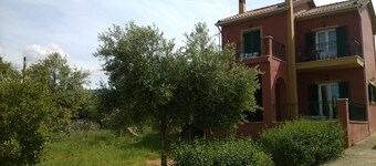 VILLA ANDREAS Family- friendly & friends- friendly