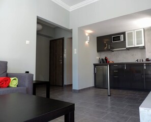 Frigorifero, microonde, piano cottura, macchina per tè/caffè