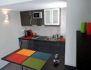 Fridge, microwave, stovetop, coffee/tea maker