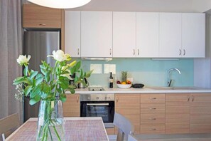 Fridge, oven, coffee/tea maker, toaster