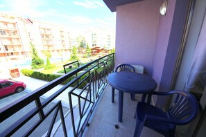Outdoor dining - MENADA * RAINBOW 3 - Spacious Apartment for 4 adults (Слънчев бряг)