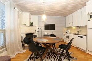Apartamento clássico, 1 quarto, para não fumantes, sauna seca | Sala de jantar