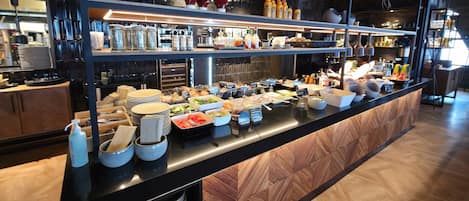 Free daily buffet breakfast