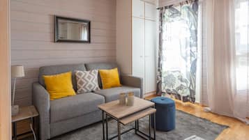 Classic Apartment, 1 Bedroom, Non Smoking, Sauna | Living area | TV