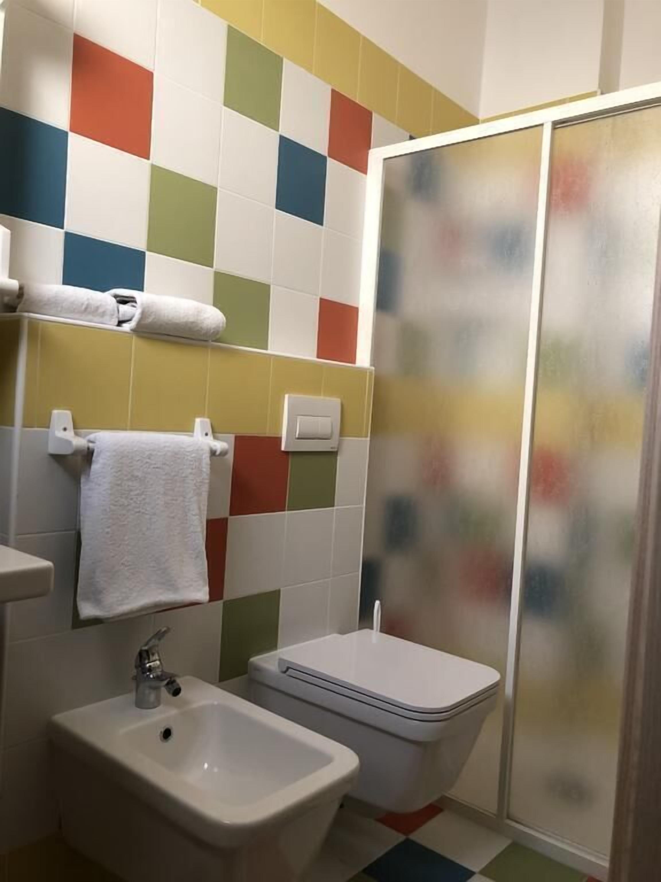 Dusche, Regendusche, Bidet, Seife