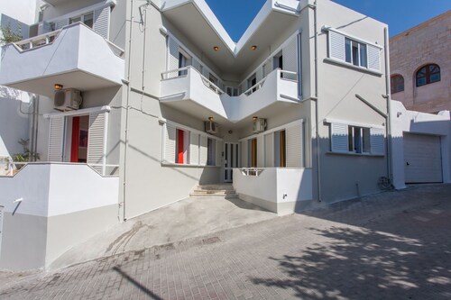 Coral Reef - Spacious & Serene apt near the Beach