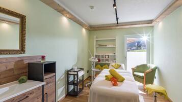 Een sauna, een stoombad, aromatherapie, hotstone-massages, sportmassages