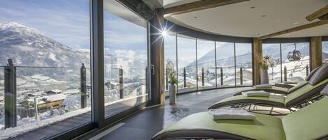 Sauna, baño de vapor, aromaterapia y masajes con piedras calientes