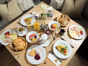 Dagelijks ontbijtbuffet (EUR 21 per persoon)
