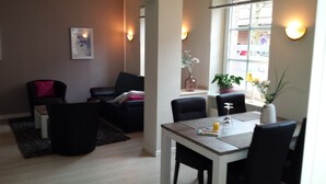 Apartment, 1 Bedroom (Harmonie) | Living area | Smart TV, Netflix - Ferienhaus Burgblick Brueggen (Brueggen)