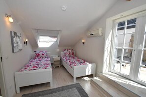 Apartment, 2 Bedrooms (Burgblick) | Premium bedding, in-room safe, laptop workspace, blackout curtains