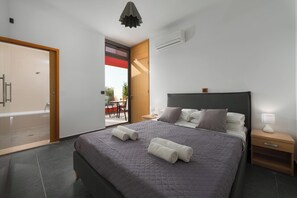 4 bedrooms, in-room safe, iron/ironing board, WiFi