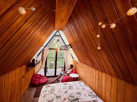 华丽树屋 | 特色装修、特色家居、笔记本电脑工作区、遮光窗帘