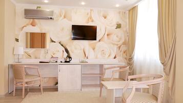 Junior Suite | Langsir/tirai gelap terus, Wi-fi percuma, cadar katil