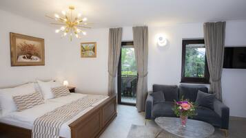 Comfort Double Room | Minibar, in-room safe, iron/ironing board, free WiFi