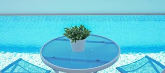 Sonja 3 apartment,pool,Beachfront,Chania