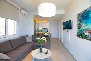 TV - Sonja 3 apartment,pool,Beachfront,Chania (Chania)