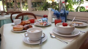 Free daily buffet breakfast