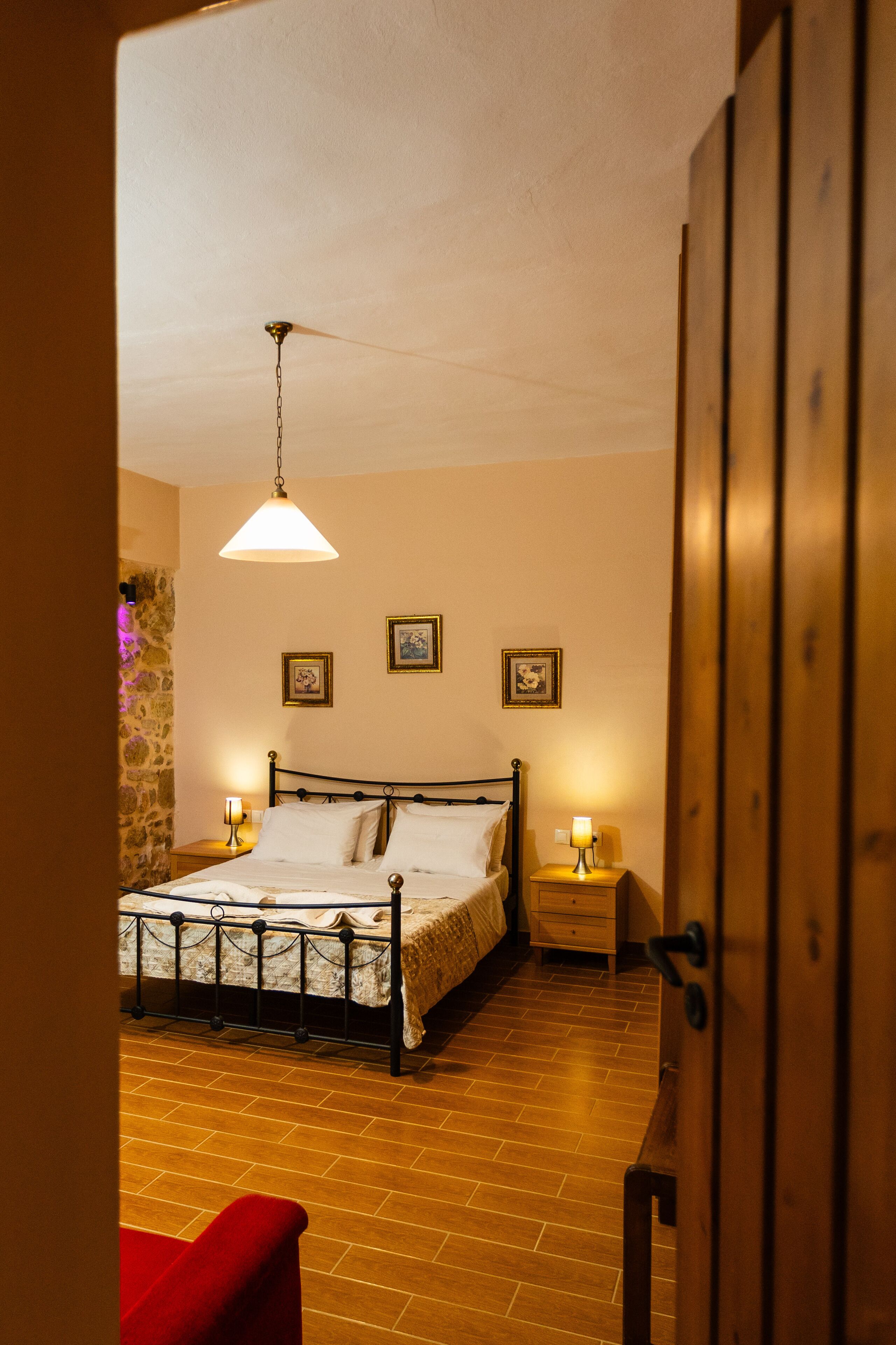 1 habitación, tabla de planchar con plancha, wifi gratis y ropa de cama 